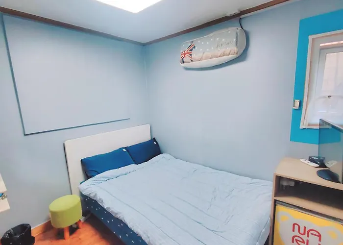 Naru Korea Hostel *