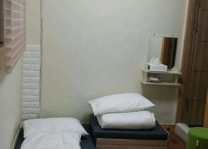 Naru Korea Hostel *