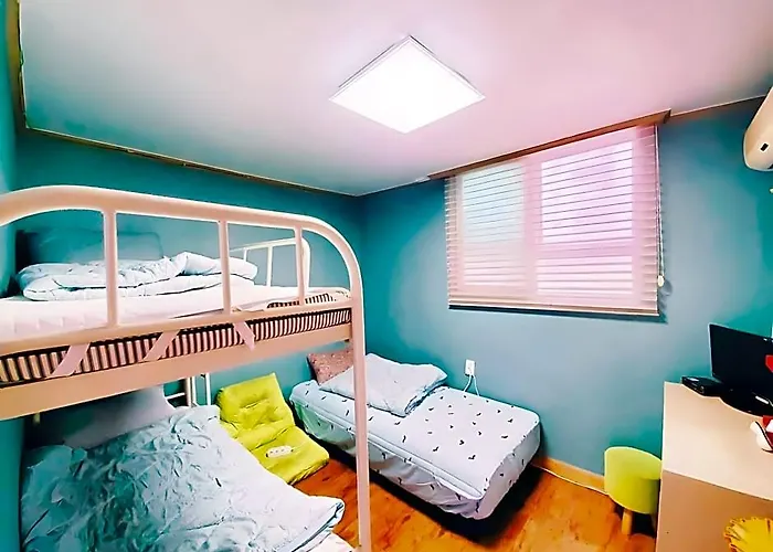 Naru Korea Hostel *